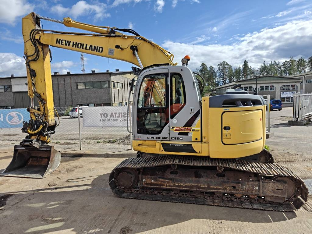 New Holland E225BSR ENGCONILLA - Telakaivukone: kuva New Holland E225BSR ENGCONILLA - Telakaivukone New Holland E225BSR ENGCONILLA - Telakaivukone: kuva New Holland E225BSR ENGCONILLA - Telakaivukone
