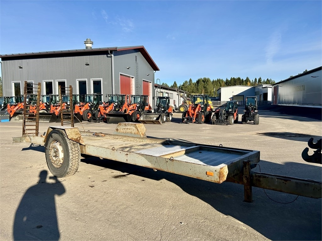Omavalmiste 1 akselinen lavetti 6m - Apuvaunu perävaunu: kuva Omavalmiste 1 akselinen lavetti 6m - Apuvaunu perävaunu Omavalmiste 1 akselinen lavetti 6m - Apuvaunu perävaunu: kuva Omavalmiste 1 akselinen lavetti 6m - Apuvaunu perävaunu