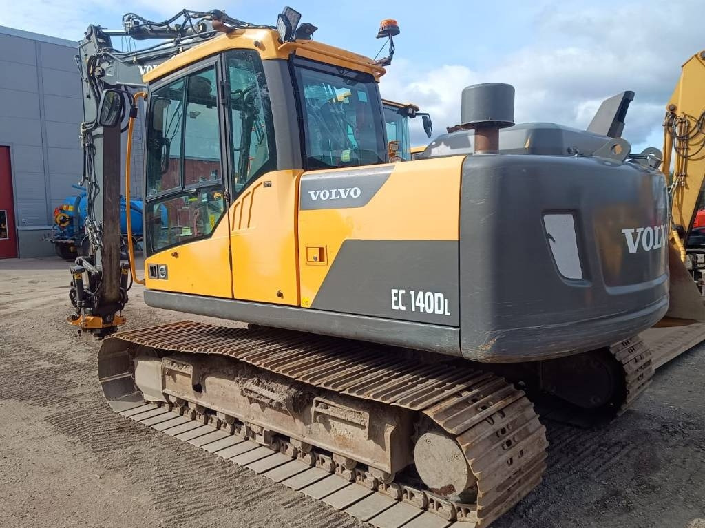 Volvo EC140DL PYÖRITTÄJÄLLÄ  - Telakaivukone: kuva Volvo EC140DL PYÖRITTÄJÄLLÄ  - Telakaivukone Volvo EC140DL PYÖRITTÄJÄLLÄ  - Telakaivukone: kuva Volvo EC140DL PYÖRITTÄJÄLLÄ  - Telakaivukone