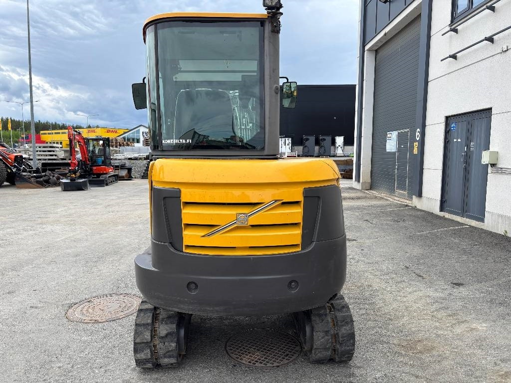 Volvo EC27C PYÖRITTÄJÄLLÄ - Minikuormaaja: kuva Volvo EC27C PYÖRITTÄJÄLLÄ - Minikuormaaja Volvo EC27C PYÖRITTÄJÄLLÄ - Minikuormaaja: kuva Volvo EC27C PYÖRITTÄJÄLLÄ - Minikuormaaja