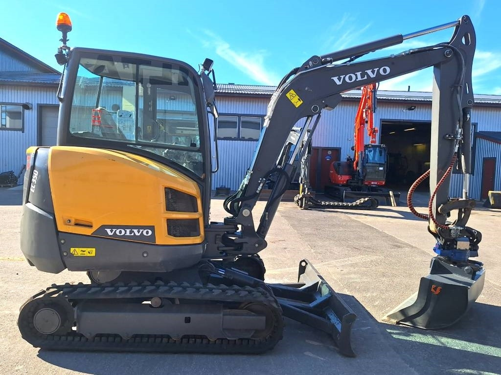 Volvo EC35D PYÖRITTÄJÄLLÄ  - Minikuormaaja: kuva Volvo EC35D PYÖRITTÄJÄLLÄ  - Minikuormaaja Volvo EC35D PYÖRITTÄJÄLLÄ  - Minikuormaaja: kuva Volvo EC35D PYÖRITTÄJÄLLÄ  - Minikuormaaja