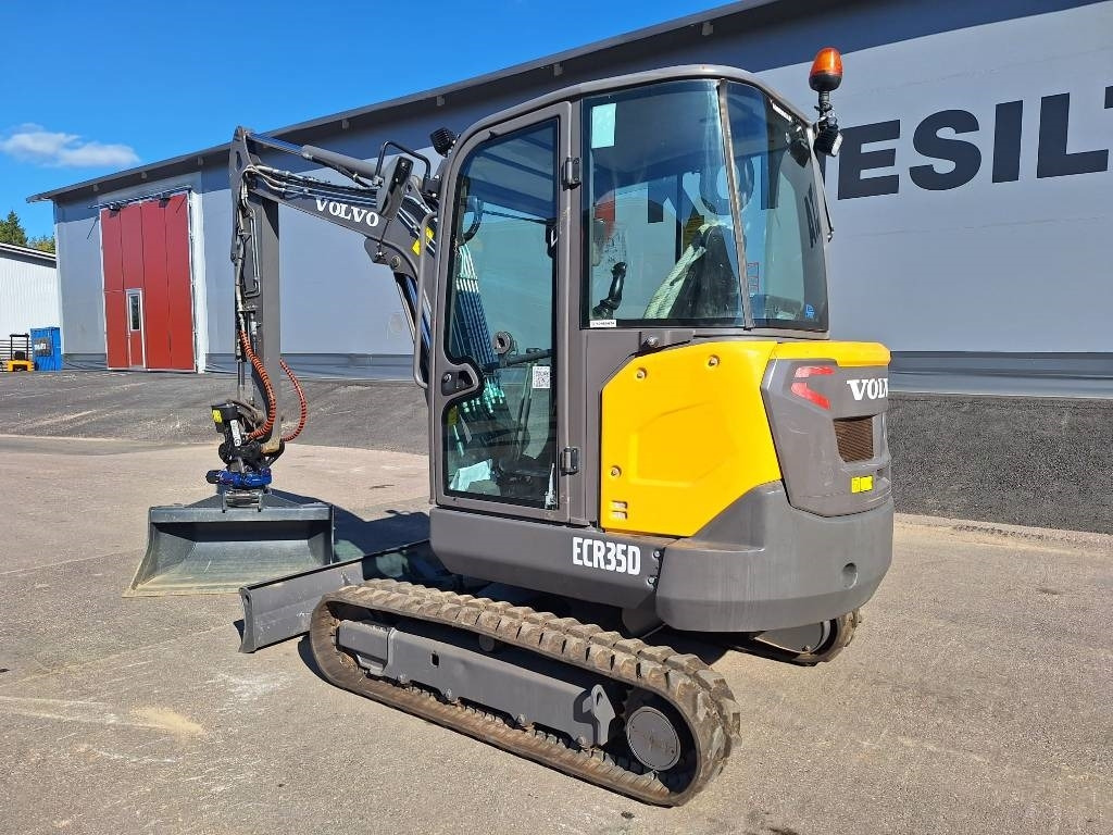 Volvo EC35D PYÖRITTÄJÄLLÄ  - Minikuormaaja: kuva Volvo EC35D PYÖRITTÄJÄLLÄ  - Minikuormaaja Volvo EC35D PYÖRITTÄJÄLLÄ  - Minikuormaaja: kuva Volvo EC35D PYÖRITTÄJÄLLÄ  - Minikuormaaja