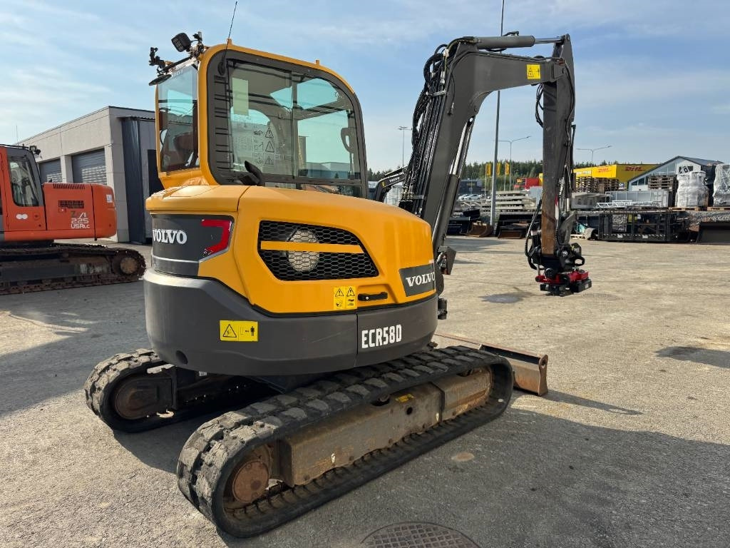 Volvo ECR58D PYÖRITTÄJÄLLÄ - Minikuormaaja: kuva Volvo ECR58D PYÖRITTÄJÄLLÄ - Minikuormaaja Volvo ECR58D PYÖRITTÄJÄLLÄ - Minikuormaaja: kuva Volvo ECR58D PYÖRITTÄJÄLLÄ - Minikuormaaja