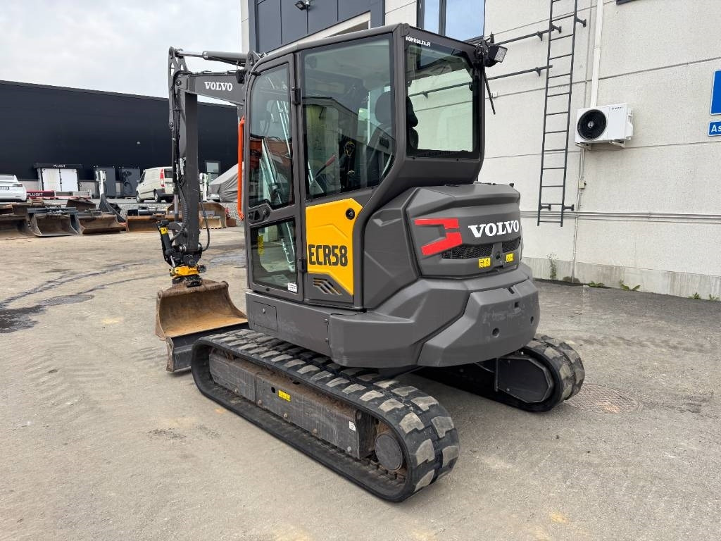 Volvo ECR58F PYÖRITTÄJÄLLÄ - Minikuormaaja: kuva Volvo ECR58F PYÖRITTÄJÄLLÄ - Minikuormaaja Volvo ECR58F PYÖRITTÄJÄLLÄ - Minikuormaaja: kuva Volvo ECR58F PYÖRITTÄJÄLLÄ - Minikuormaaja
