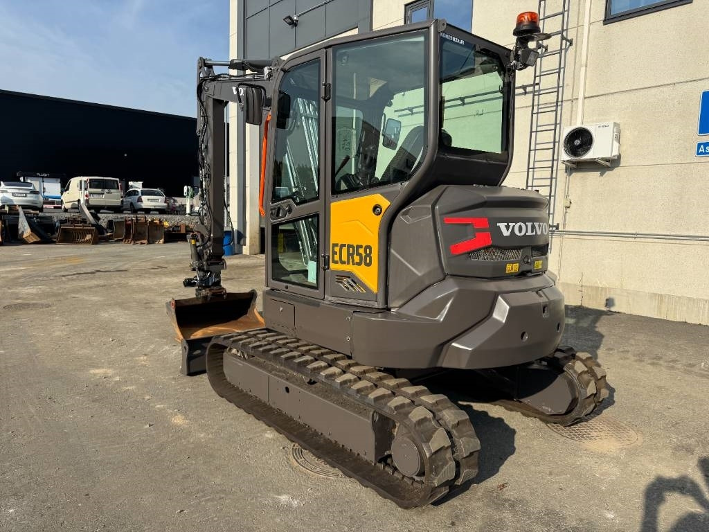 Volvo ECR58F PYÖRITTÄJÄLLÄ - Minikuormaaja: kuva Volvo ECR58F PYÖRITTÄJÄLLÄ - Minikuormaaja Volvo ECR58F PYÖRITTÄJÄLLÄ - Minikuormaaja: kuva Volvo ECR58F PYÖRITTÄJÄLLÄ - Minikuormaaja