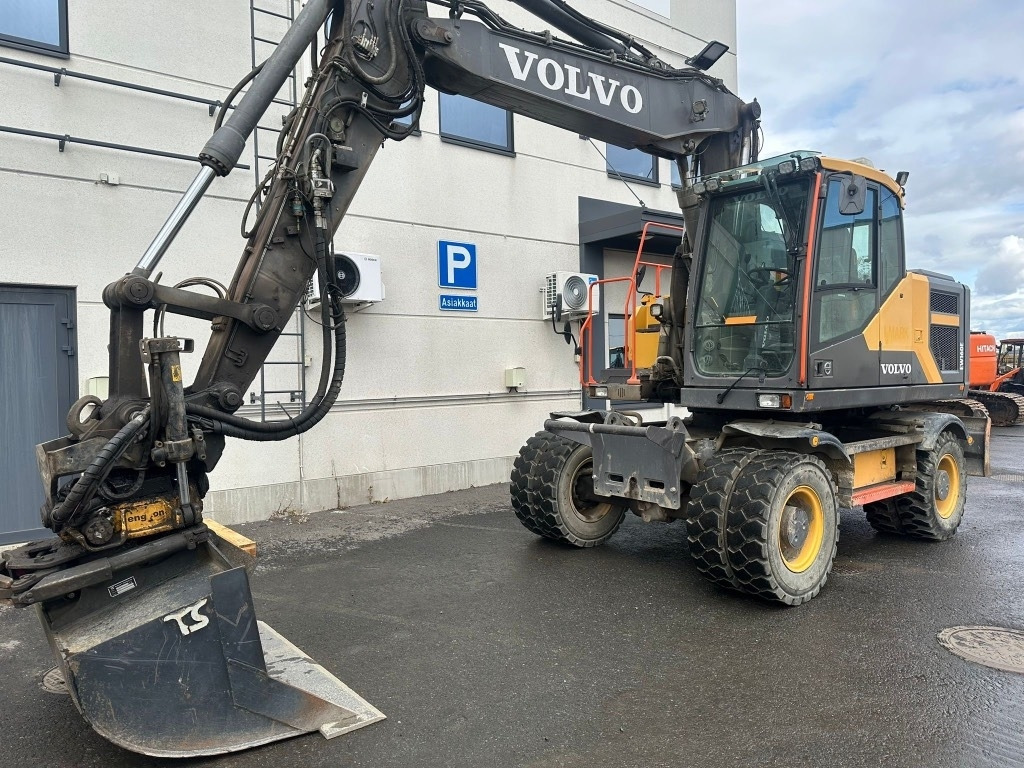 Volvo EW160E PYÖRITTÄJÄLLÄ - Pyöräalustainen kaivinkone: kuva Volvo EW160E PYÖRITTÄJÄLLÄ - Pyöräalustainen kaivinkone Volvo EW160E PYÖRITTÄJÄLLÄ - Pyöräalustainen kaivinkone: kuva Volvo EW160E PYÖRITTÄJÄLLÄ - Pyöräalustainen kaivinkone