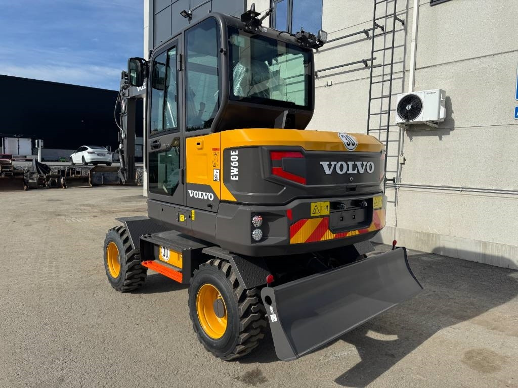 Volvo EW60E, Käyttämätön - Pyöräalustainen kaivinkone: kuva Volvo EW60E, Käyttämätön - Pyöräalustainen kaivinkone Volvo EW60E, Käyttämätön - Pyöräalustainen kaivinkone: kuva Volvo EW60E, Käyttämätön - Pyöräalustainen kaivinkone