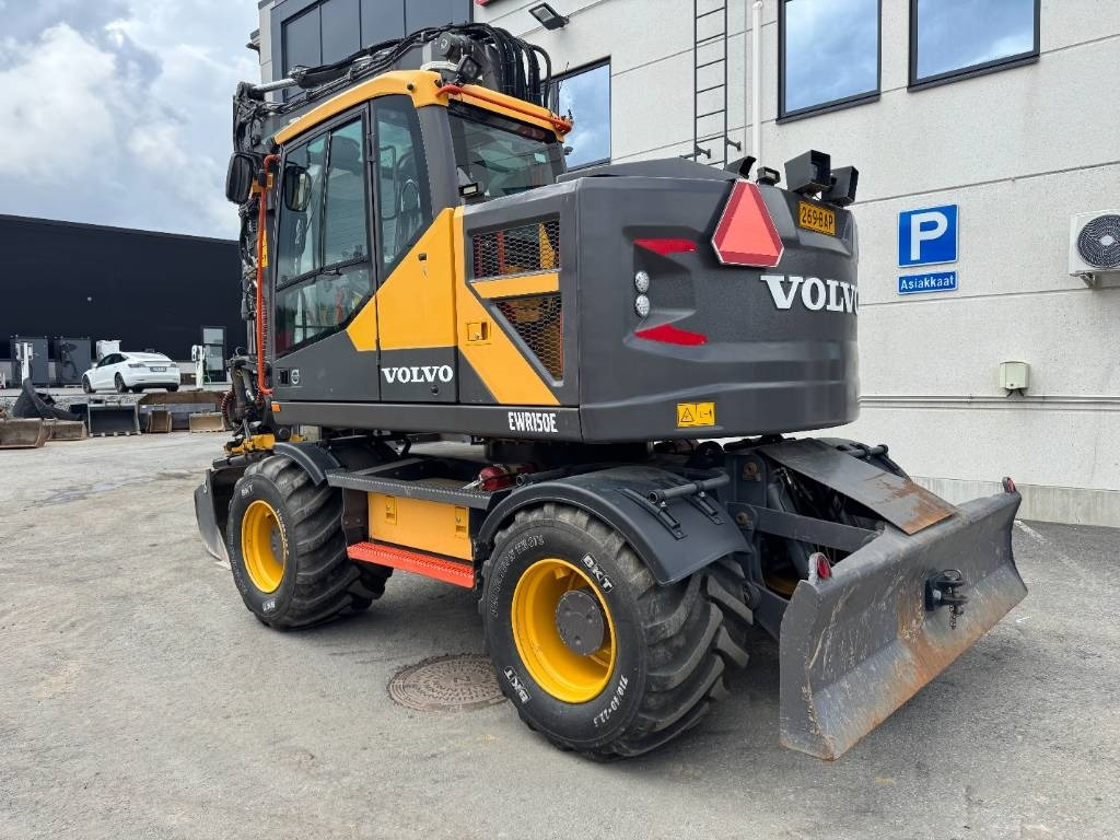 Volvo EWR150E ENGCON+PIHDIT - Pyöräalustainen kaivinkone: kuva Volvo EWR150E ENGCON+PIHDIT - Pyöräalustainen kaivinkone Volvo EWR150E ENGCON+PIHDIT - Pyöräalustainen kaivinkone: kuva Volvo EWR150E ENGCON+PIHDIT - Pyöräalustainen kaivinkone