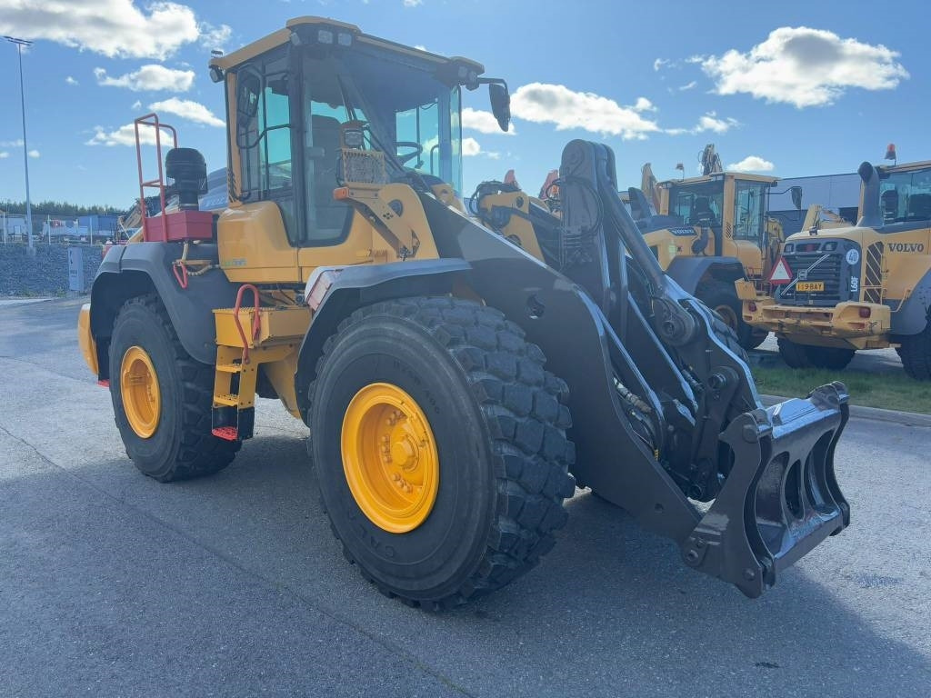 Volvo L 110 H - Pyöräkuormaaja: kuva Volvo L 110 H - Pyöräkuormaaja Volvo L 110 H - Pyöräkuormaaja: kuva Volvo L 110 H - Pyöräkuormaaja