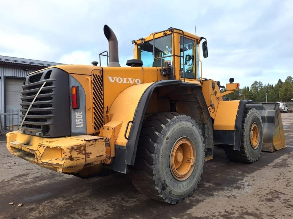 Volvo L150E VAAKA, V-KÄRKIKAUHA - Pyöräkuormaaja: kuva Volvo L150E VAAKA, V-KÄRKIKAUHA - Pyöräkuormaaja Volvo L150E VAAKA, V-KÄRKIKAUHA - Pyöräkuormaaja: kuva Volvo L150E VAAKA, V-KÄRKIKAUHA - Pyöräkuormaaja