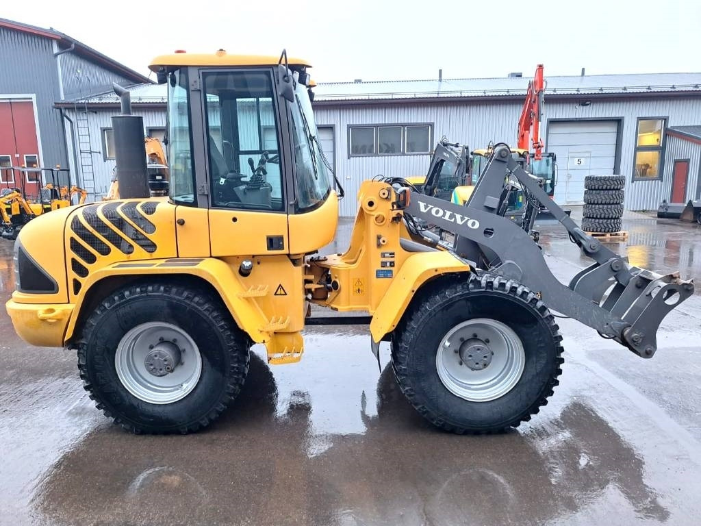 Volvo L45B TPS RASVARI, YM.  - Pyöräkuormaaja: kuva Volvo L45B TPS RASVARI, YM.  - Pyöräkuormaaja Volvo L45B TPS RASVARI, YM.  - Pyöräkuormaaja: kuva Volvo L45B TPS RASVARI, YM.  - Pyöräkuormaaja