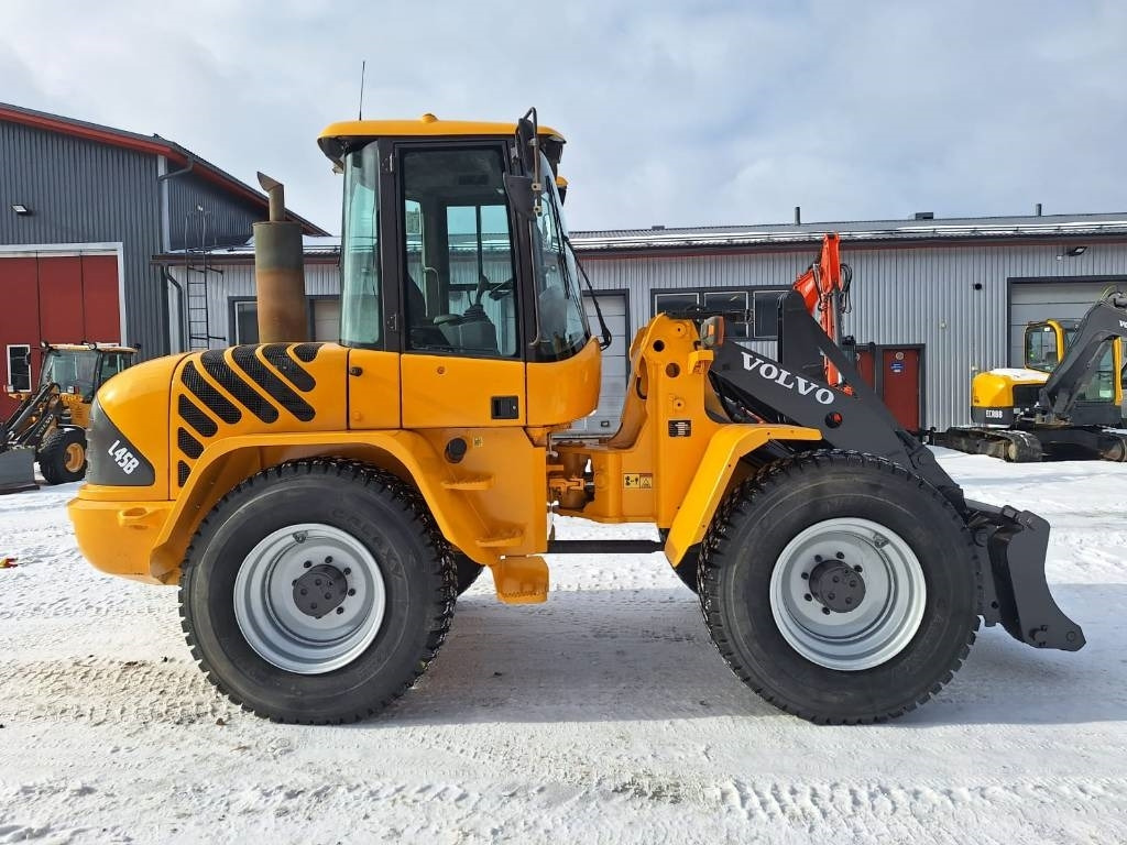 Volvo MYYTY!!SOLD!! L45B UUDET RENKAAT - Pyöräkuormaaja: kuva Volvo MYYTY!!SOLD!! L45B UUDET RENKAAT - Pyöräkuormaaja Volvo MYYTY!!SOLD!! L45B UUDET RENKAAT - Pyöräkuormaaja: kuva Volvo MYYTY!!SOLD!! L45B UUDET RENKAAT - Pyöräkuormaaja