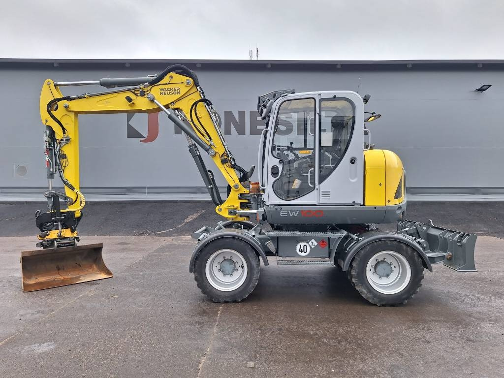 Wacker EW100 PYÖRITTÄJÄLLÄ - Pyöräalustainen kaivinkone: kuva Wacker EW100 PYÖRITTÄJÄLLÄ - Pyöräalustainen kaivinkone Wacker EW100 PYÖRITTÄJÄLLÄ - Pyöräalustainen kaivinkone: kuva Wacker EW100 PYÖRITTÄJÄLLÄ - Pyöräalustainen kaivinkone