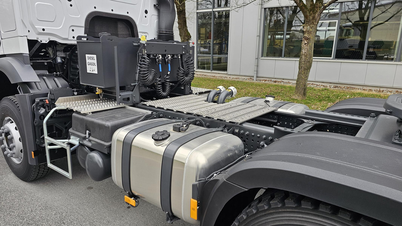 MERCEDES-BENZ Actros 3340 S 6x4 ADR Euro 3 Tractor Head - Vetopöytäauto: kuva MERCEDES-BENZ Actros 3340 S 6x4 ADR Euro 3 Tractor Head - Vetopöytäauto MERCEDES-BENZ Actros 3340 S 6x4 ADR Euro 3 Tractor Head - Vetopöytäauto: kuva MERCEDES-BENZ Actros 3340 S 6x4 ADR Euro 3 Tractor Head - Vetopöytäauto