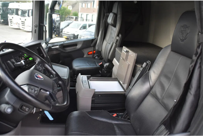 Scania R 460 NGS 6x4NB - SUPER - FULL AIR - RETARDER - 148 TKM - PARK. AIRCO - HYDRAULIC SYSTEM - LED - LEATHER SEATS - EXCELLENT CONDI - Vetopöytäauto: kuva Scania R 460 NGS 6x4NB - SUPER - FULL AIR - RETARDER - 148 TKM - PARK. AIRCO - HYDRAULIC SYSTEM - LED - LEATHER SEATS - EXCELLENT CONDI - Vetopöytäauto Scania R 460 NGS 6x4NB - SUPER - FULL AIR - RETARDER - 148 TKM - PARK. AIRCO - HYDRAULIC SYSTEM - LED - LEATHER SEATS - EXCELLENT CONDI - Vetopöytäauto: kuva Scania R 460 NGS 6x4NB - SUPER - FULL AIR - RETARDER - 148 TKM - PARK. AIRCO - HYDRAULIC SYSTEM - LED - LEATHER SEATS - EXCELLENT CONDI - Vetopöytäauto