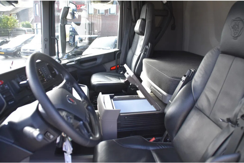 Scania R 460 NGS 6x4NB - SUPER - FULL AIR - RETARDER - 148 TKM - PARK. AIRCO - HYDRAULIC SYSTEM - LED - LEATHER SEATS - EXCELLENT CONDI - Vetopöytäauto: kuva Scania R 460 NGS 6x4NB - SUPER - FULL AIR - RETARDER - 148 TKM - PARK. AIRCO - HYDRAULIC SYSTEM - LED - LEATHER SEATS - EXCELLENT CONDI - Vetopöytäauto Scania R 460 NGS 6x4NB - SUPER - FULL AIR - RETARDER - 148 TKM - PARK. AIRCO - HYDRAULIC SYSTEM - LED - LEATHER SEATS - EXCELLENT CONDI - Vetopöytäauto: kuva Scania R 460 NGS 6x4NB - SUPER - FULL AIR - RETARDER - 148 TKM - PARK. AIRCO - HYDRAULIC SYSTEM - LED - LEATHER SEATS - EXCELLENT CONDI - Vetopöytäauto