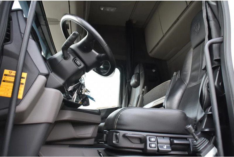 Scania R 460 NGS 6x4NB - SUPER - FULL AIR - RETARDER - 148 TKM - PARK. AIRCO - HYDRAULIC SYSTEM - LED - LEATHER SEATS - EXCELLENT CONDI - Vetopöytäauto: kuva Scania R 460 NGS 6x4NB - SUPER - FULL AIR - RETARDER - 148 TKM - PARK. AIRCO - HYDRAULIC SYSTEM - LED - LEATHER SEATS - EXCELLENT CONDI - Vetopöytäauto Scania R 460 NGS 6x4NB - SUPER - FULL AIR - RETARDER - 148 TKM - PARK. AIRCO - HYDRAULIC SYSTEM - LED - LEATHER SEATS - EXCELLENT CONDI - Vetopöytäauto: kuva Scania R 460 NGS 6x4NB - SUPER - FULL AIR - RETARDER - 148 TKM - PARK. AIRCO - HYDRAULIC SYSTEM - LED - LEATHER SEATS - EXCELLENT CONDI - Vetopöytäauto