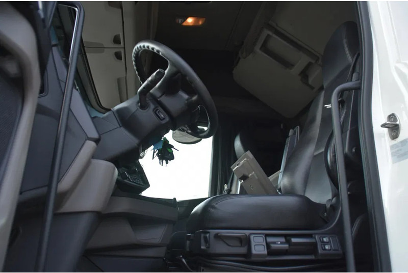 Scania S410 NGS 4x2EB MEGA 95 cm or 103 cm driving height - RETARDER - 817 TKM - FULL AIR - PARK. AIRCO - LEATHER SEATS - 2 x FUEL TANK - Vetopöytäauto: kuva Scania S410 NGS 4x2EB MEGA 95 cm or 103 cm driving height - RETARDER - 817 TKM - FULL AIR - PARK. AIRCO - LEATHER SEATS - 2 x FUEL TANK - Vetopöytäauto Scania S410 NGS 4x2EB MEGA 95 cm or 103 cm driving height - RETARDER - 817 TKM - FULL AIR - PARK. AIRCO - LEATHER SEATS - 2 x FUEL TANK - Vetopöytäauto: kuva Scania S410 NGS 4x2EB MEGA 95 cm or 103 cm driving height - RETARDER - 817 TKM - FULL AIR - PARK. AIRCO - LEATHER SEATS - 2 x FUEL TANK - Vetopöytäauto