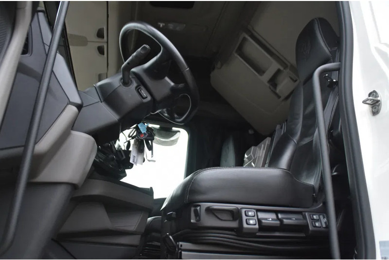 Scania S460 NGS 4x2NB - ONLY 108 TKM - FULL AIR - PARK. AIRCO - LEATHER SEATS - 2 x FUEL TANKS - LED LIGHTS - EXCELLENT CONDITION - - Vetopöytäauto: kuva Scania S460 NGS 4x2NB - ONLY 108 TKM - FULL AIR - PARK. AIRCO - LEATHER SEATS - 2 x FUEL TANKS - LED LIGHTS - EXCELLENT CONDITION - - Vetopöytäauto Scania S460 NGS 4x2NB - ONLY 108 TKM - FULL AIR - PARK. AIRCO - LEATHER SEATS - 2 x FUEL TANKS - LED LIGHTS - EXCELLENT CONDITION - - Vetopöytäauto: kuva Scania S460 NGS 4x2NB - ONLY 108 TKM - FULL AIR - PARK. AIRCO - LEATHER SEATS - 2 x FUEL TANKS - LED LIGHTS - EXCELLENT CONDITION - - Vetopöytäauto