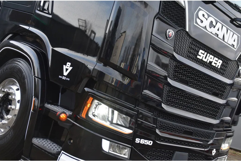 Vetopöytäauto Scania S650 V8 NGS 6x2/4NB - 50 YEARS - FULL AIR - RETARDER - 453 TKM - FULL OPTIONS - EXHAUST PIPE - TOP CONDITION -: kuva Vetopöytäauto Scania S650 V8 NGS 6x2/4NB - 50 YEARS - FULL AIR - RETARDER - 453 TKM - FULL OPTIONS - EXHAUST PIPE - TOP CONDITION - Vetopöytäauto Scania S650 V8 NGS 6x2/4NB - 50 YEARS - FULL AIR - RETARDER - 453 TKM - FULL OPTIONS - EXHAUST PIPE - TOP CONDITION -: kuva Vetopöytäauto Scania S650 V8 NGS 6x2/4NB - 50 YEARS - FULL AIR - RETARDER - 453 TKM - FULL OPTIONS - EXHAUST PIPE - TOP CONDITION -