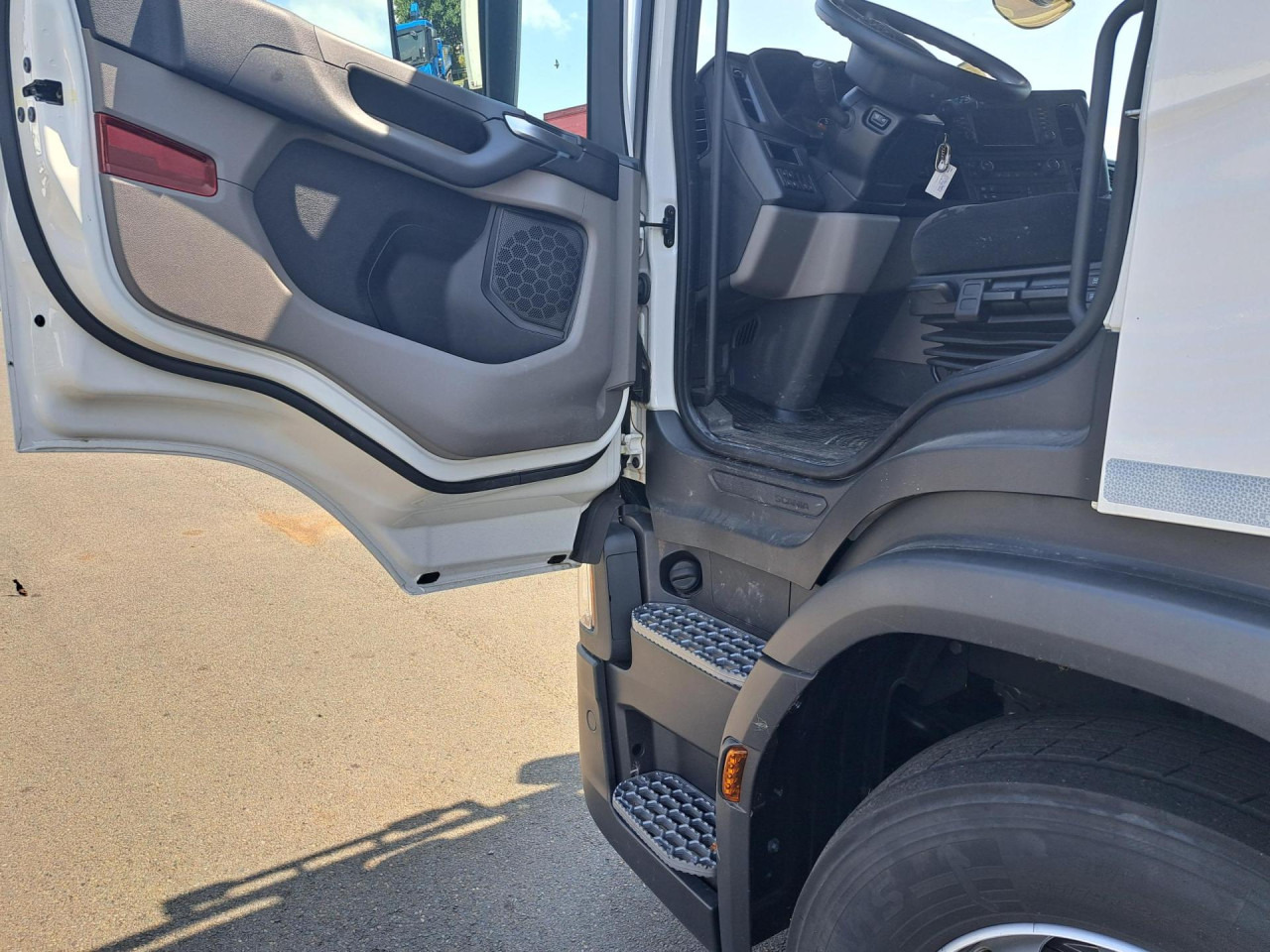 SCANIA SCANIA P280 4x2 Fourgon /Hayon 9L - Kuorma-auto alusta: kuva SCANIA SCANIA P280 4x2 Fourgon /Hayon 9L - Kuorma-auto alusta SCANIA SCANIA P280 4x2 Fourgon /Hayon 9L - Kuorma-auto alusta: kuva SCANIA SCANIA P280 4x2 Fourgon /Hayon 9L - Kuorma-auto alusta