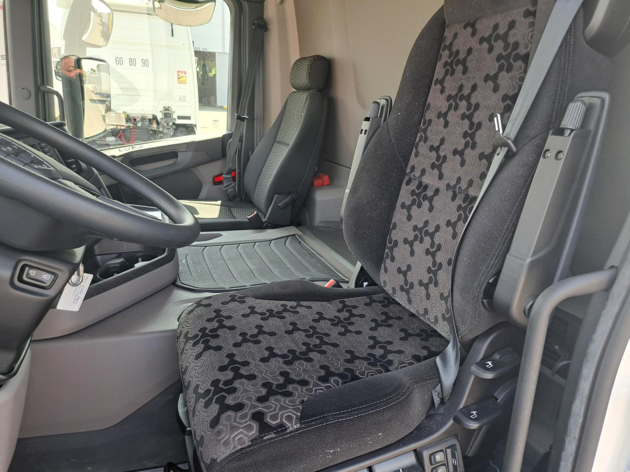 SCANIA SCANIA P280 4x2 Fourgon /Hayon 9L - Kuorma-auto alusta: kuva SCANIA SCANIA P280 4x2 Fourgon /Hayon 9L - Kuorma-auto alusta SCANIA SCANIA P280 4x2 Fourgon /Hayon 9L - Kuorma-auto alusta: kuva SCANIA SCANIA P280 4x2 Fourgon /Hayon 9L - Kuorma-auto alusta