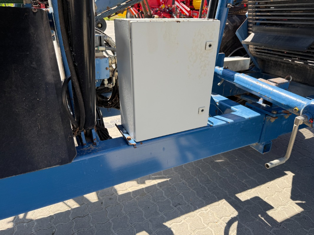 ASA-Lift T-130-B - Viinin korjuukone: kuva ASA-Lift T-130-B - Viinin korjuukone ASA-Lift T-130-B - Viinin korjuukone: kuva ASA-Lift T-130-B - Viinin korjuukone