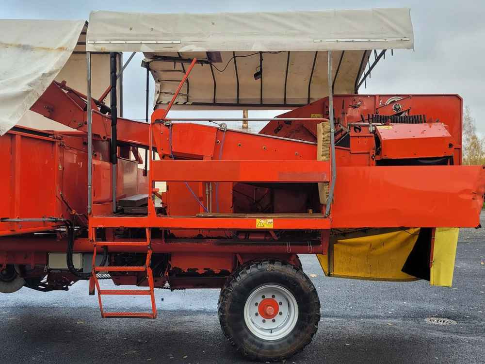 Grimme SE-75-30-UB - Sadonkorjuukone: kuva Grimme SE-75-30-UB - Sadonkorjuukone Grimme SE-75-30-UB - Sadonkorjuukone: kuva Grimme SE-75-30-UB - Sadonkorjuukone