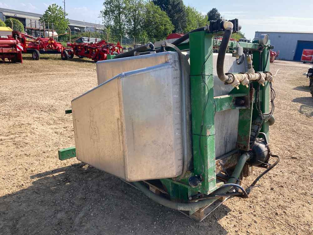 2000L Liquid Fertiliser Tank - Sadonkorjuukone: kuva  2000L Liquid Fertiliser Tank - Sadonkorjuukone 2000L Liquid Fertiliser Tank - Sadonkorjuukone: kuva  2000L Liquid Fertiliser Tank - Sadonkorjuukone