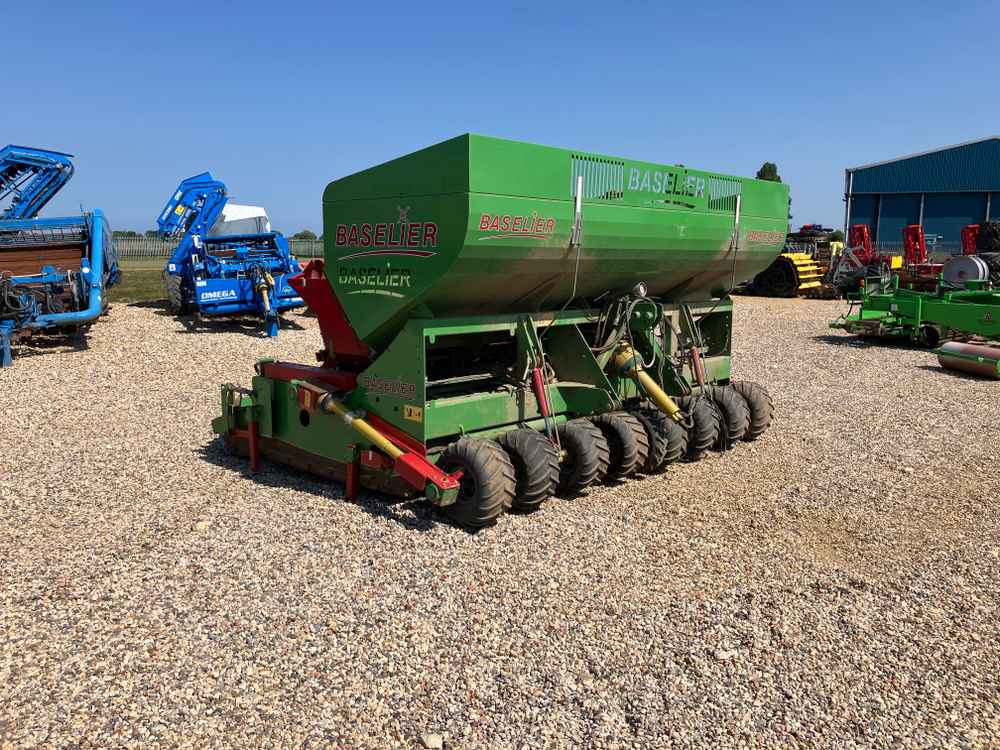 Baselier Baselier 4 Row Mounted FA-W, Potato Planter Tilla Combination - Sadonkorjuukone: kuva Baselier Baselier 4 Row Mounted FA-W, Potato Planter Tilla Combination - Sadonkorjuukone Baselier Baselier 4 Row Mounted FA-W, Potato Planter Tilla Combination - Sadonkorjuukone: kuva Baselier Baselier 4 Row Mounted FA-W, Potato Planter Tilla Combination - Sadonkorjuukone