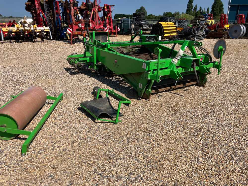 Jones Onion Windrower - Viinin korjuukone: kuva Jones Onion Windrower - Viinin korjuukone Jones Onion Windrower - Viinin korjuukone: kuva Jones Onion Windrower - Viinin korjuukone