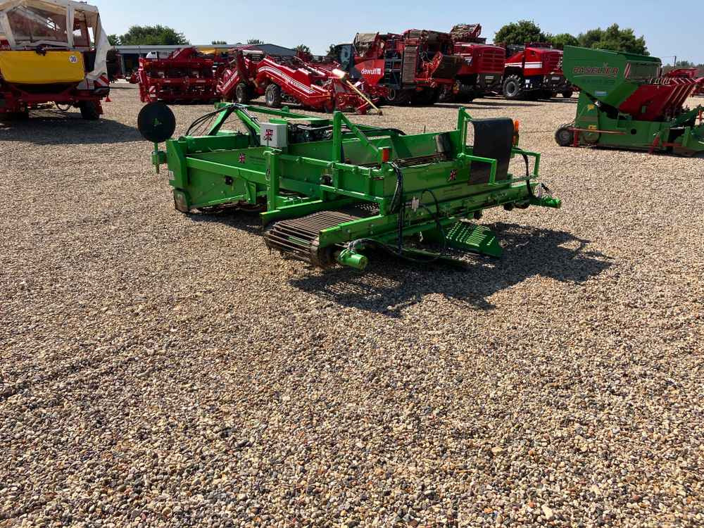 Jones Onion Windrower - Viinin korjuukone: kuva Jones Onion Windrower - Viinin korjuukone Jones Onion Windrower - Viinin korjuukone: kuva Jones Onion Windrower - Viinin korjuukone