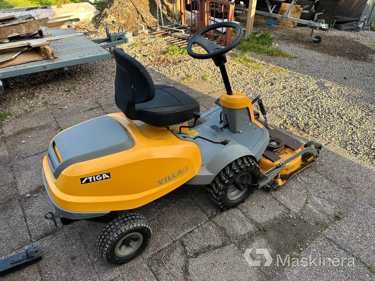 Åkgräsklippare Stiga Villa 12 med tillbehör - Ruohonleikkuri: kuva Åkgräsklippare Stiga Villa 12 med tillbehör - Ruohonleikkuri Åkgräsklippare Stiga Villa 12 med tillbehör - Ruohonleikkuri: kuva Åkgräsklippare Stiga Villa 12 med tillbehör - Ruohonleikkuri