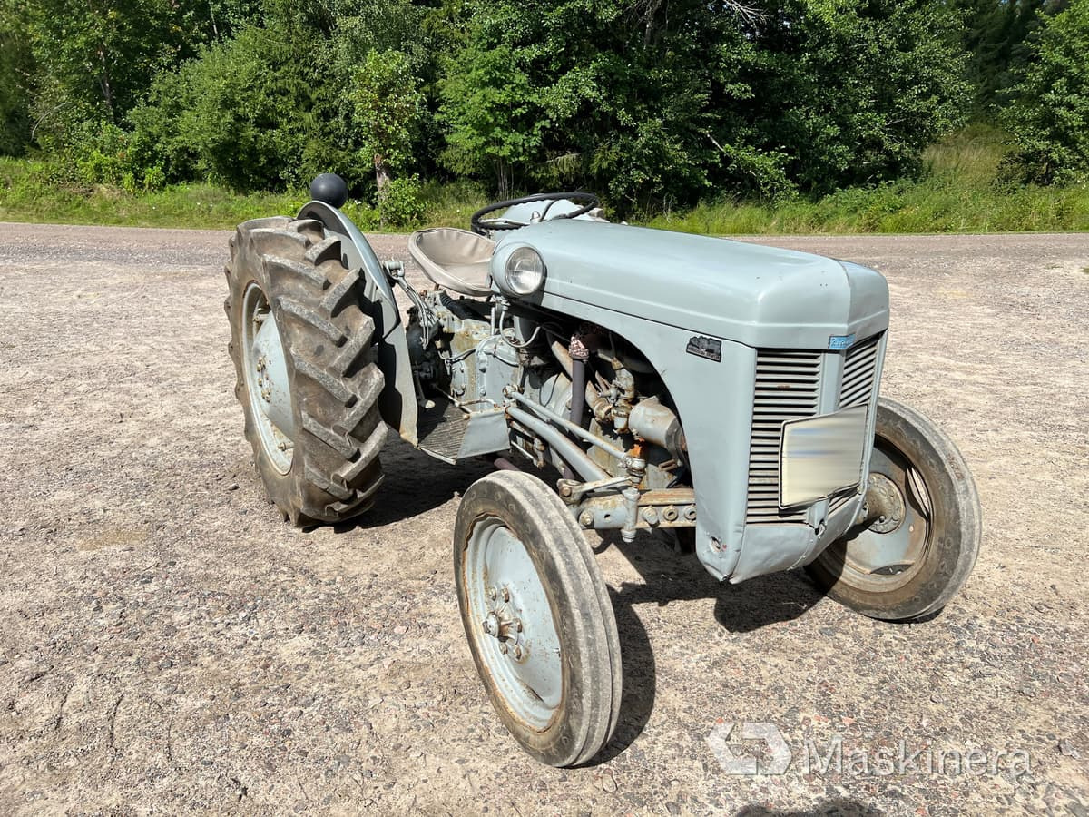 Ferguson TEA 20B Traktor Ferguson Grålle TEA 20B - Traktori: kuva Ferguson TEA 20B Traktor Ferguson Grålle TEA 20B - Traktori Ferguson TEA 20B Traktor Ferguson Grålle TEA 20B - Traktori: kuva Ferguson TEA 20B Traktor Ferguson Grålle TEA 20B - Traktori