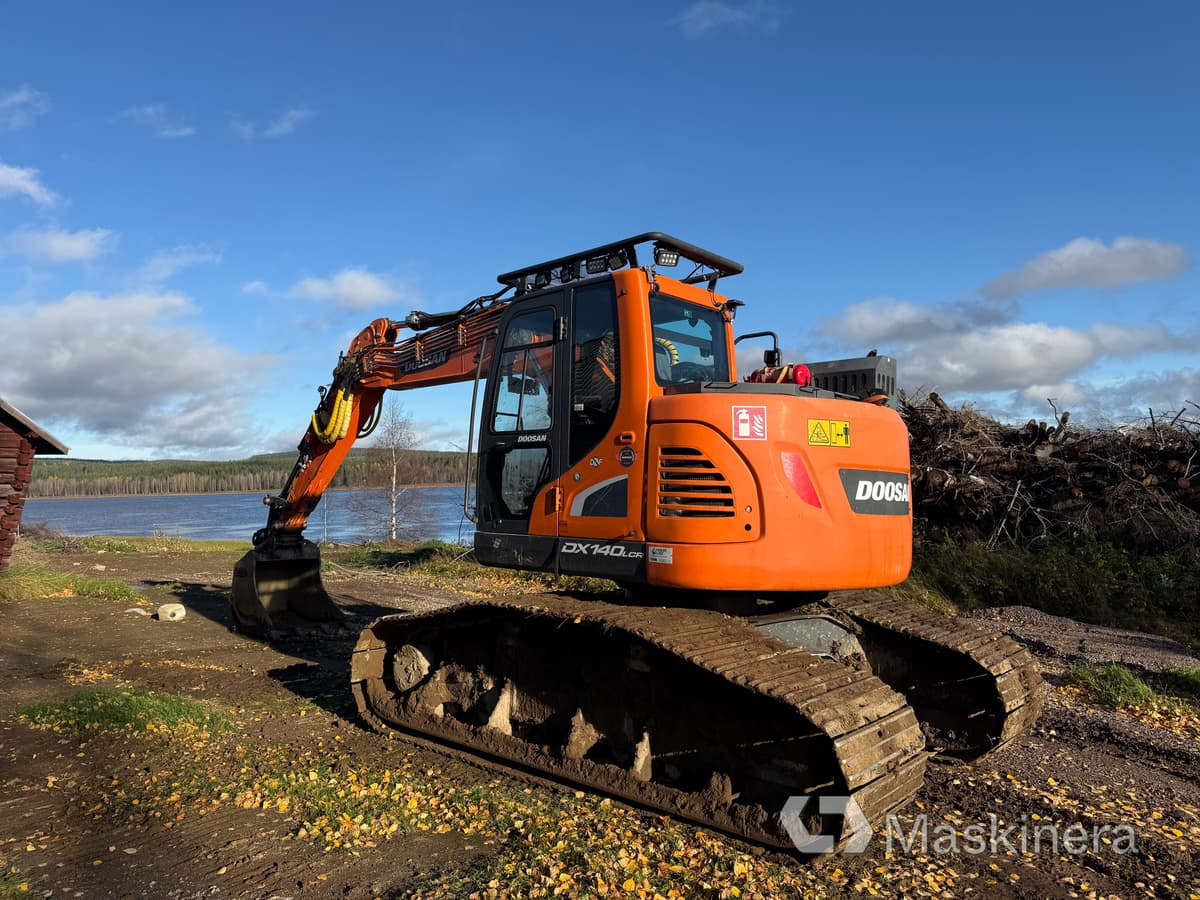 Grävmaskin Doosan DX140LCR-5 / Skördaraggregat 25RH - Telakaivukone: kuva Grävmaskin Doosan DX140LCR-5 / Skördaraggregat 25RH - Telakaivukone Grävmaskin Doosan DX140LCR-5 / Skördaraggregat 25RH - Telakaivukone: kuva Grävmaskin Doosan DX140LCR-5 / Skördaraggregat 25RH - Telakaivukone
