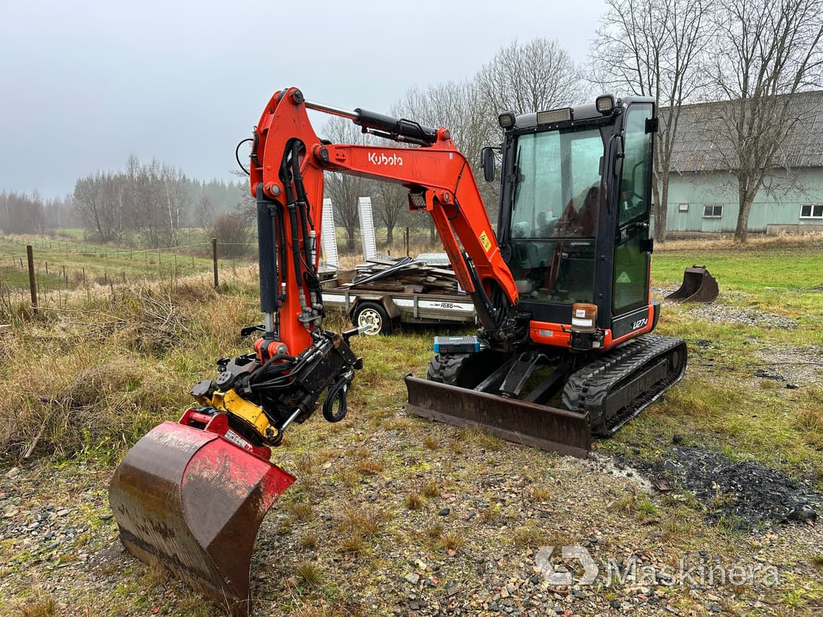 Grävmaskin Kubota U27-4 - Telakaivukone: kuva Grävmaskin Kubota U27-4 - Telakaivukone Grävmaskin Kubota U27-4 - Telakaivukone: kuva Grävmaskin Kubota U27-4 - Telakaivukone
