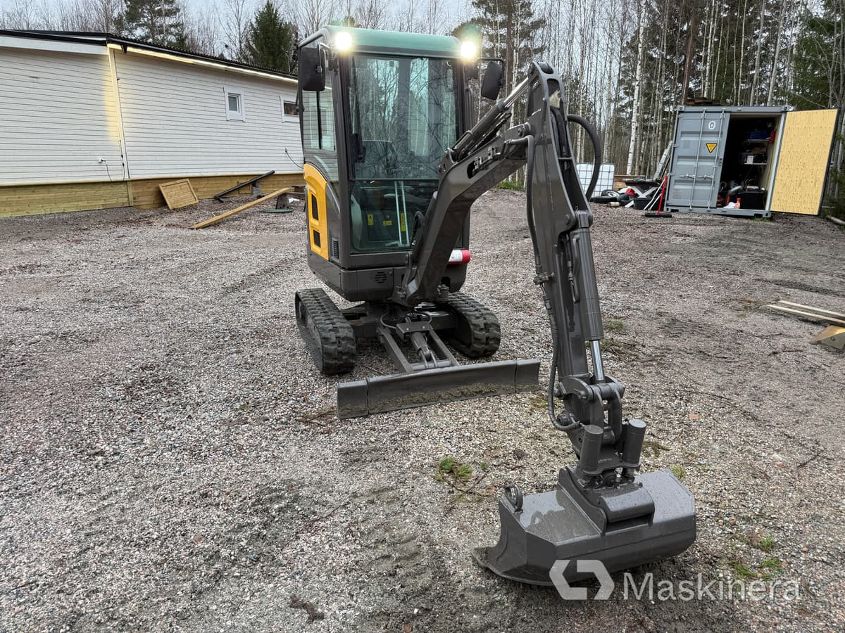 Grävmaskin Volvo EC18C med redskap - Telakaivukone: kuva Grävmaskin Volvo EC18C med redskap - Telakaivukone Grävmaskin Volvo EC18C med redskap - Telakaivukone: kuva Grävmaskin Volvo EC18C med redskap - Telakaivukone