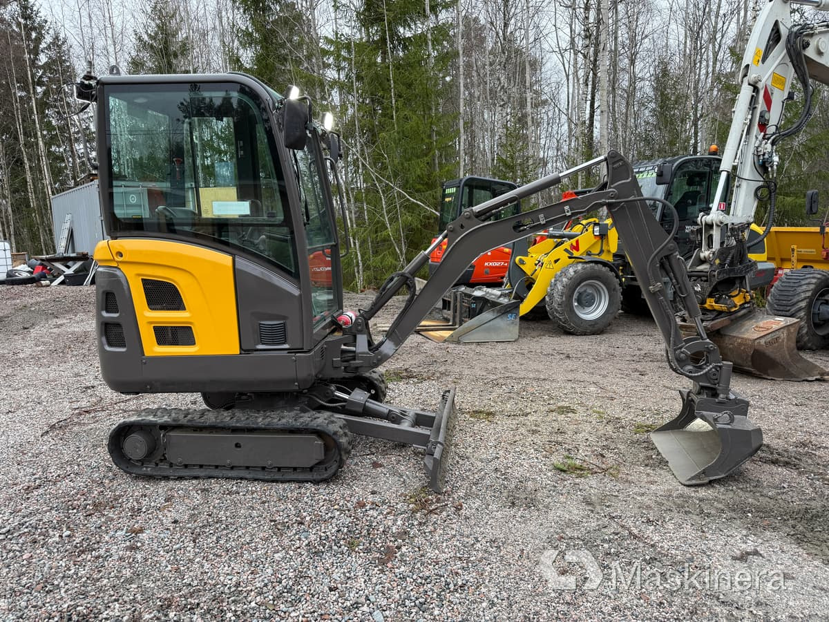 Grävmaskin Volvo EC18C med redskap - Telakaivukone: kuva Grävmaskin Volvo EC18C med redskap - Telakaivukone Grävmaskin Volvo EC18C med redskap - Telakaivukone: kuva Grävmaskin Volvo EC18C med redskap - Telakaivukone