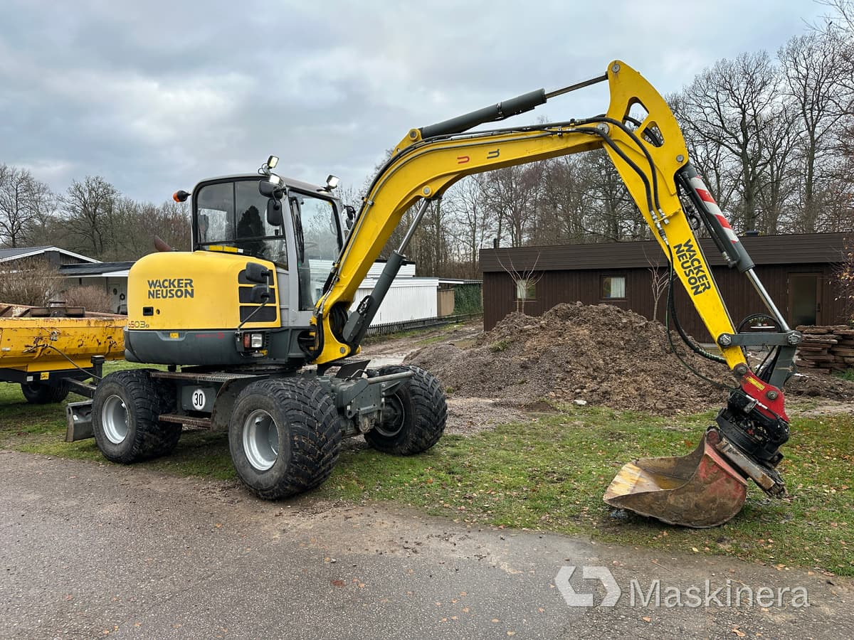 Hjulgrävare Wacker Neuson 6503-2 med vagn & redskap - Telakaivukone: kuva Hjulgrävare Wacker Neuson 6503-2 med vagn & redskap - Telakaivukone Hjulgrävare Wacker Neuson 6503-2 med vagn & redskap - Telakaivukone: kuva Hjulgrävare Wacker Neuson 6503-2 med vagn & redskap - Telakaivukone