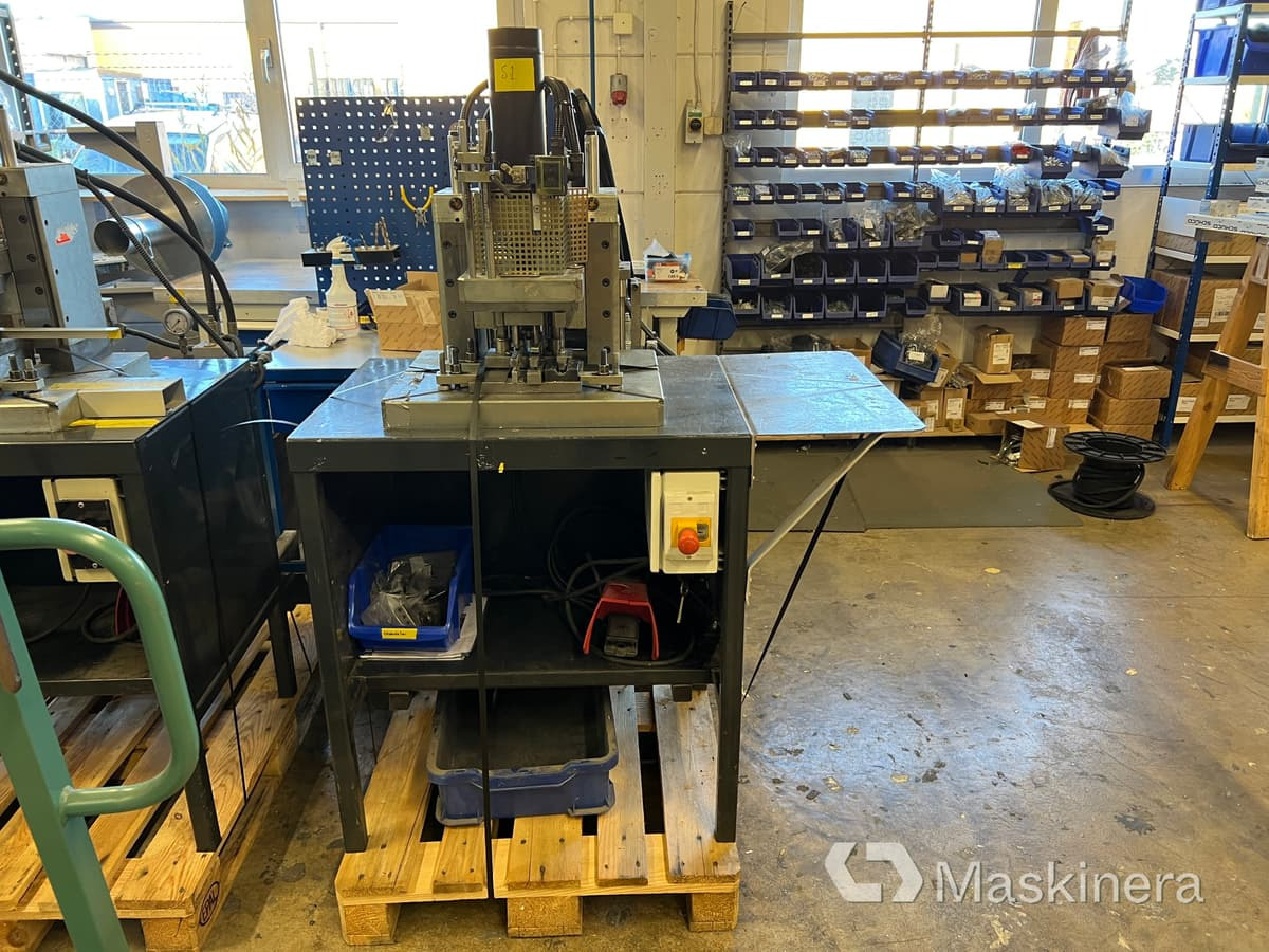 Hydraulisk press Santas Mekaniska DS88 - Särmäyspuristin: kuva Hydraulisk press Santas Mekaniska DS88 - Särmäyspuristin Hydraulisk press Santas Mekaniska DS88 - Särmäyspuristin: kuva Hydraulisk press Santas Mekaniska DS88 - Särmäyspuristin