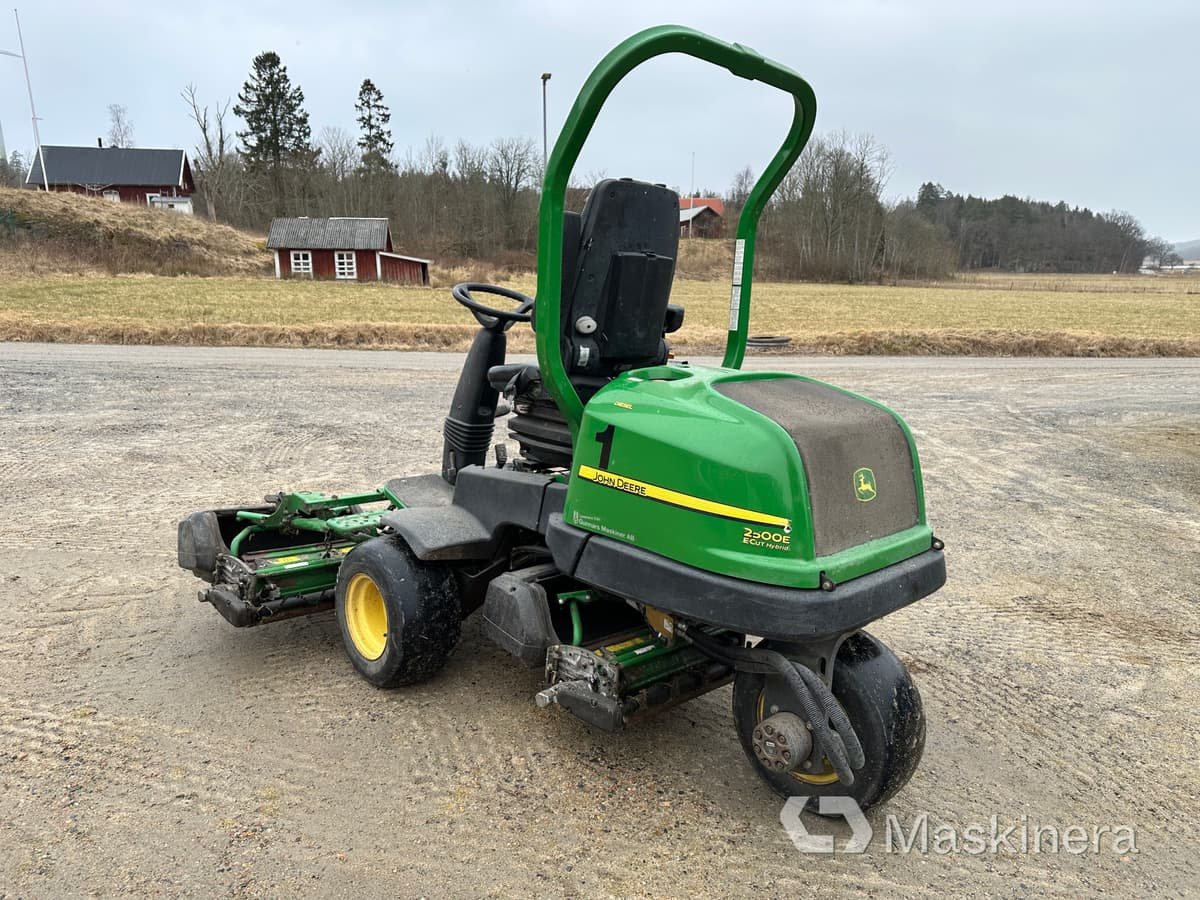 John Deere 2500E E-Cut Hybrid Greenklippare - Ruohonleikkuri: kuva John Deere 2500E E-Cut Hybrid Greenklippare - Ruohonleikkuri John Deere 2500E E-Cut Hybrid Greenklippare - Ruohonleikkuri: kuva John Deere 2500E E-Cut Hybrid Greenklippare - Ruohonleikkuri