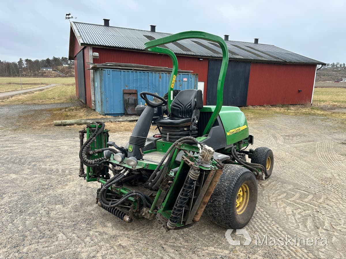 John Deere 7700 PC FM PrecisionCut Fairwayklippare - Ruohonleikkuri: kuva John Deere 7700 PC FM PrecisionCut Fairwayklippare - Ruohonleikkuri John Deere 7700 PC FM PrecisionCut Fairwayklippare - Ruohonleikkuri: kuva John Deere 7700 PC FM PrecisionCut Fairwayklippare - Ruohonleikkuri