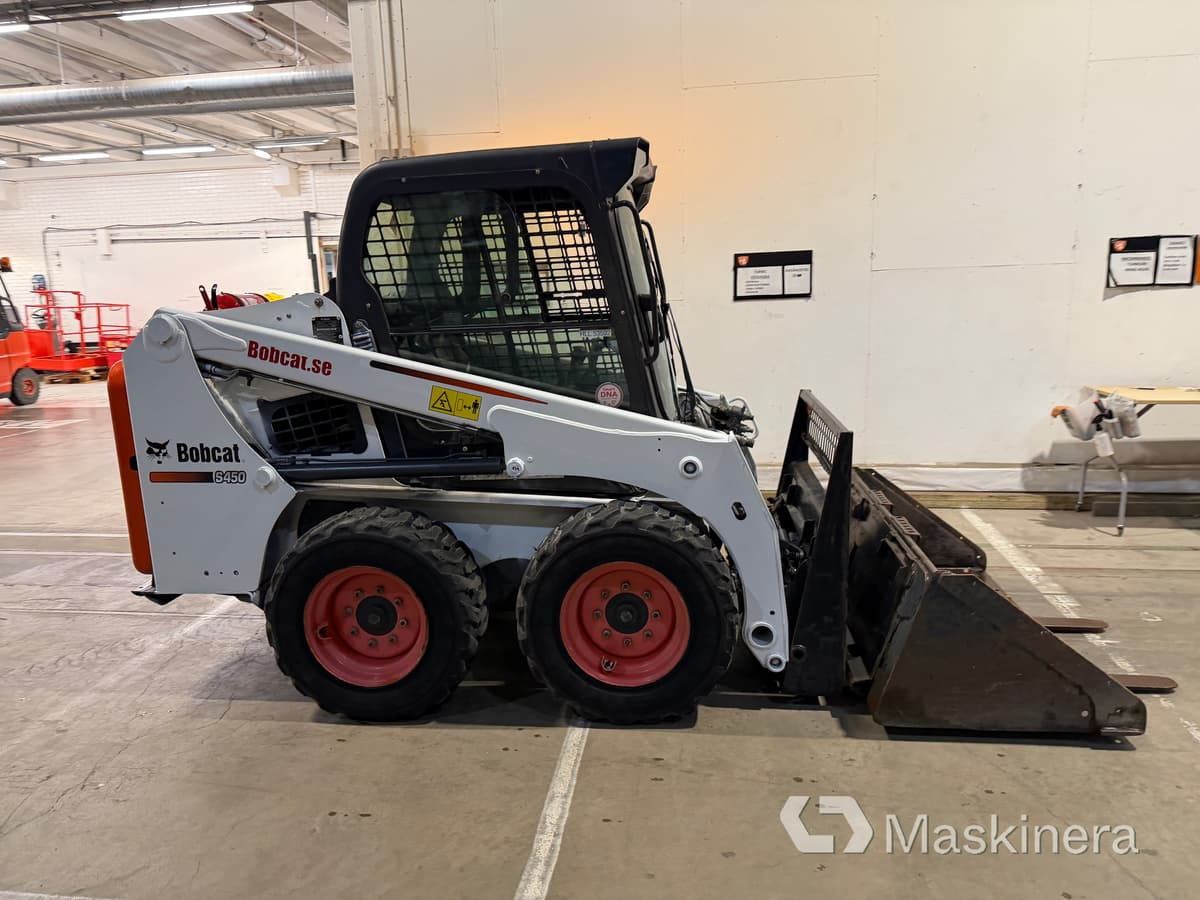 Kompaktlastare Bobcat S450 - Liukuohjattu kuormaaja: kuva Kompaktlastare Bobcat S450 - Liukuohjattu kuormaaja Kompaktlastare Bobcat S450 - Liukuohjattu kuormaaja: kuva Kompaktlastare Bobcat S450 - Liukuohjattu kuormaaja