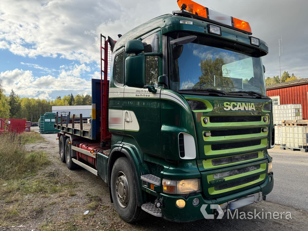 Lastväxlare Scania R420 6X4 Tridem med maskinflak och grusflak - Koukkulava kuorma-auto: kuva Lastväxlare Scania R420 6X4 Tridem med maskinflak och grusflak - Koukkulava kuorma-auto Lastväxlare Scania R420 6X4 Tridem med maskinflak och grusflak - Koukkulava kuorma-auto: kuva Lastväxlare Scania R420 6X4 Tridem med maskinflak och grusflak - Koukkulava kuorma-auto