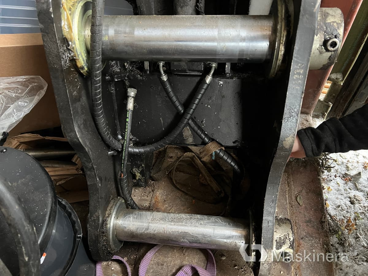 Redskapsfäste B20 Engcon RFS1 - Lisälaitteet - Rakennuskoneet: kuva Redskapsfäste B20 Engcon RFS1 - Lisälaitteet - Rakennuskoneet Redskapsfäste B20 Engcon RFS1 - Lisälaitteet - Rakennuskoneet: kuva Redskapsfäste B20 Engcon RFS1 - Lisälaitteet - Rakennuskoneet