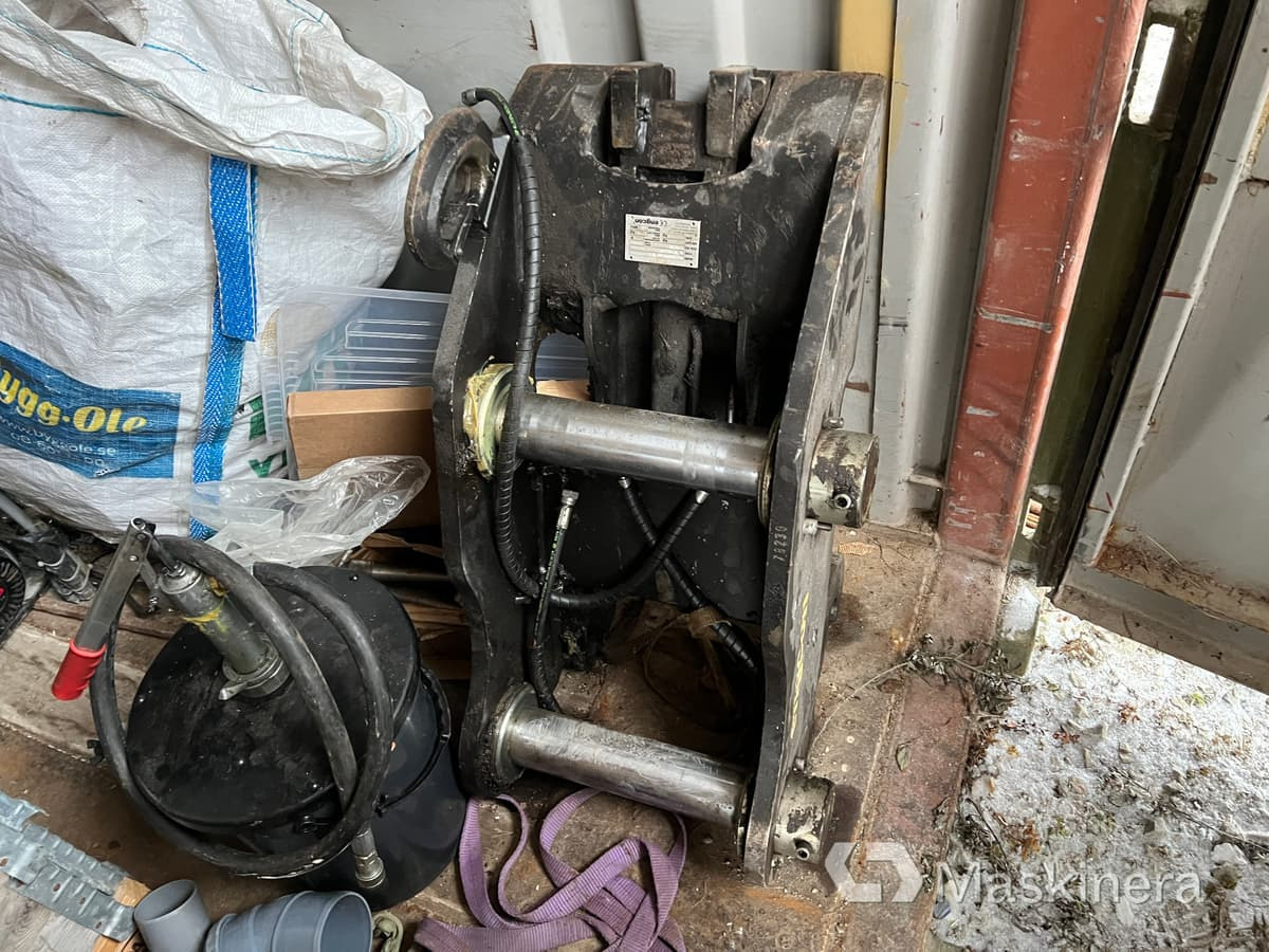 Redskapsfäste B20 Engcon RFS1 - Lisälaitteet - Rakennuskoneet: kuva Redskapsfäste B20 Engcon RFS1 - Lisälaitteet - Rakennuskoneet Redskapsfäste B20 Engcon RFS1 - Lisälaitteet - Rakennuskoneet: kuva Redskapsfäste B20 Engcon RFS1 - Lisälaitteet - Rakennuskoneet