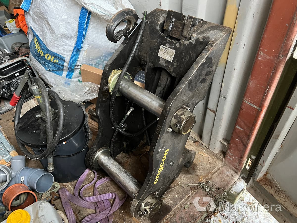 Redskapsfäste B20 Engcon RFS1 - Lisälaitteet - Rakennuskoneet: kuva Redskapsfäste B20 Engcon RFS1 - Lisälaitteet - Rakennuskoneet Redskapsfäste B20 Engcon RFS1 - Lisälaitteet - Rakennuskoneet: kuva Redskapsfäste B20 Engcon RFS1 - Lisälaitteet - Rakennuskoneet