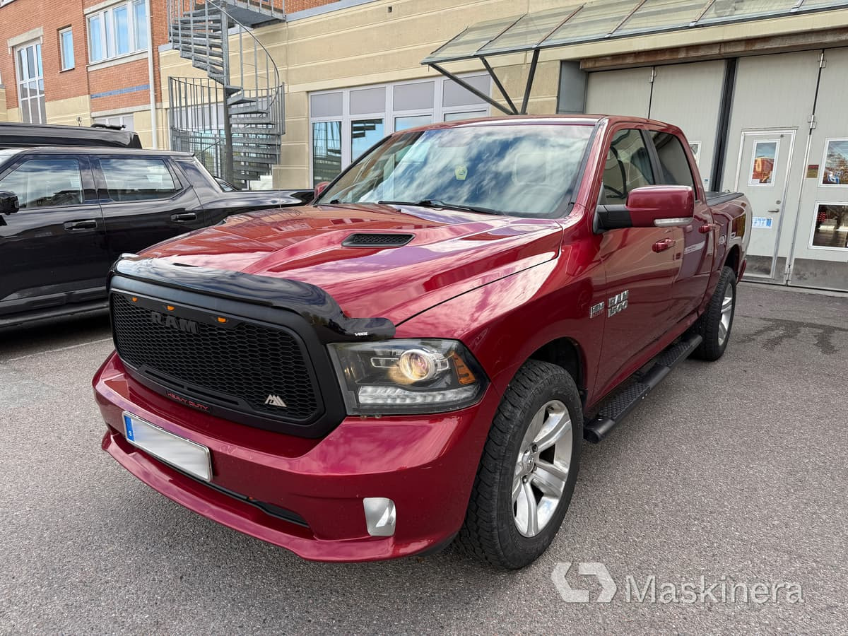 Pickup Dodge Ram 1500 Crew Cab 5.7L V8 HEMI - Pieni pakettiauto: kuva Pickup Dodge Ram 1500 Crew Cab 5.7L V8 HEMI - Pieni pakettiauto Pickup Dodge Ram 1500 Crew Cab 5.7L V8 HEMI - Pieni pakettiauto: kuva Pickup Dodge Ram 1500 Crew Cab 5.7L V8 HEMI - Pieni pakettiauto