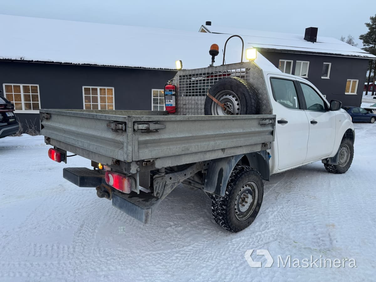 Pickup Nissan Navara med flak - Pieni pakettiauto: kuva Pickup Nissan Navara med flak - Pieni pakettiauto Pickup Nissan Navara med flak - Pieni pakettiauto: kuva Pickup Nissan Navara med flak - Pieni pakettiauto