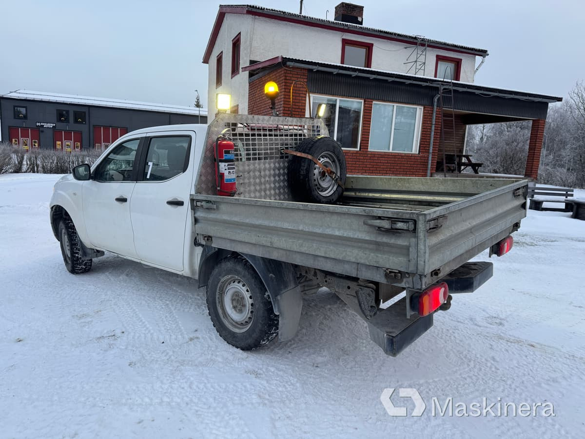 Pickup Nissan Navara med flak - Pieni pakettiauto: kuva Pickup Nissan Navara med flak - Pieni pakettiauto Pickup Nissan Navara med flak - Pieni pakettiauto: kuva Pickup Nissan Navara med flak - Pieni pakettiauto